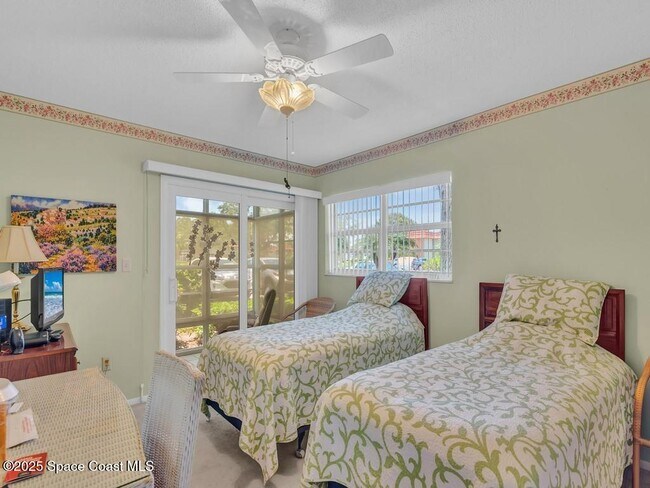 Building Photo - 8 Vista Palm Ln