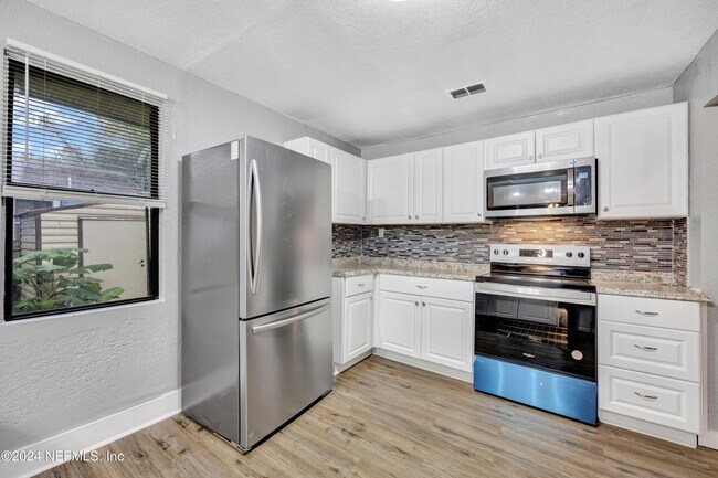 Building Photo - 1722 W 30th St