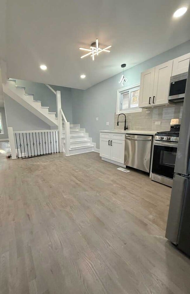 Building Photo - 10847 S Eggleston Ave