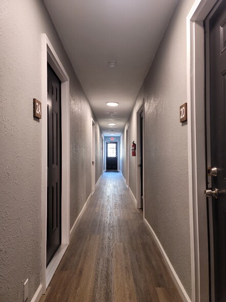 Building Photo - 409 N Sterling Ave