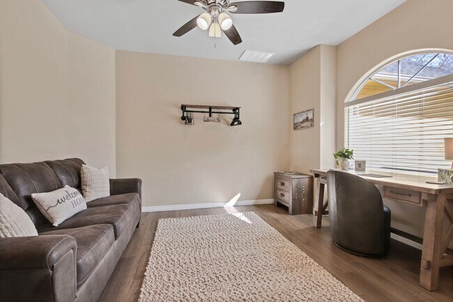 Building Photo - Fully Furnished 5 Bedroom Home in Eagle Id...
