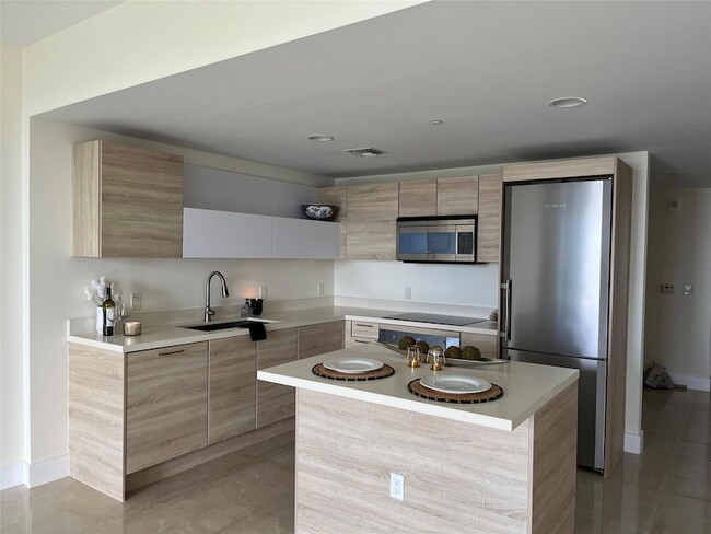 Building Photo - 16385 Biscayne Blvd