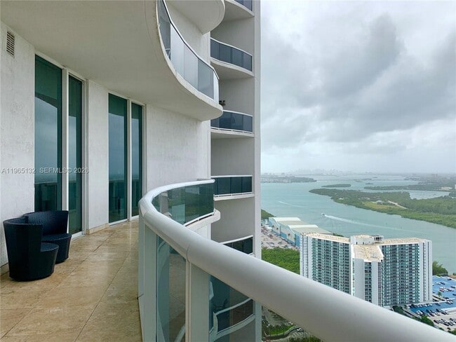 Building Photo - 16001 Collins Ave