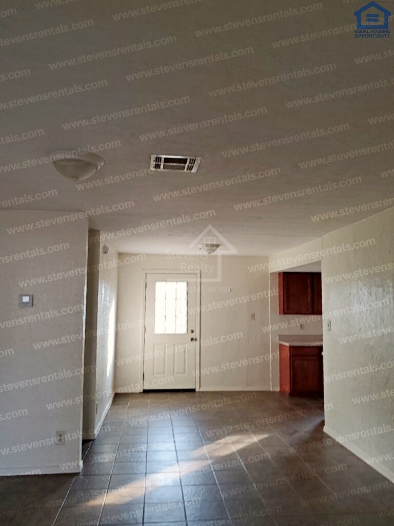 Building Photo - 1804 NW Lincoln Ave