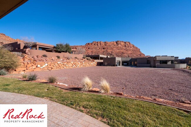 Building Photo - Incredible 4 Bedroom, 4 Bathroom FULLY FURNISHED Property in Entrada with a Private Pool! 18 Mont...
