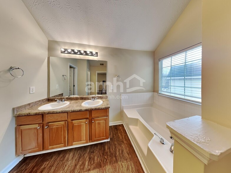 Building Photo - 116 Shadowhill Ln