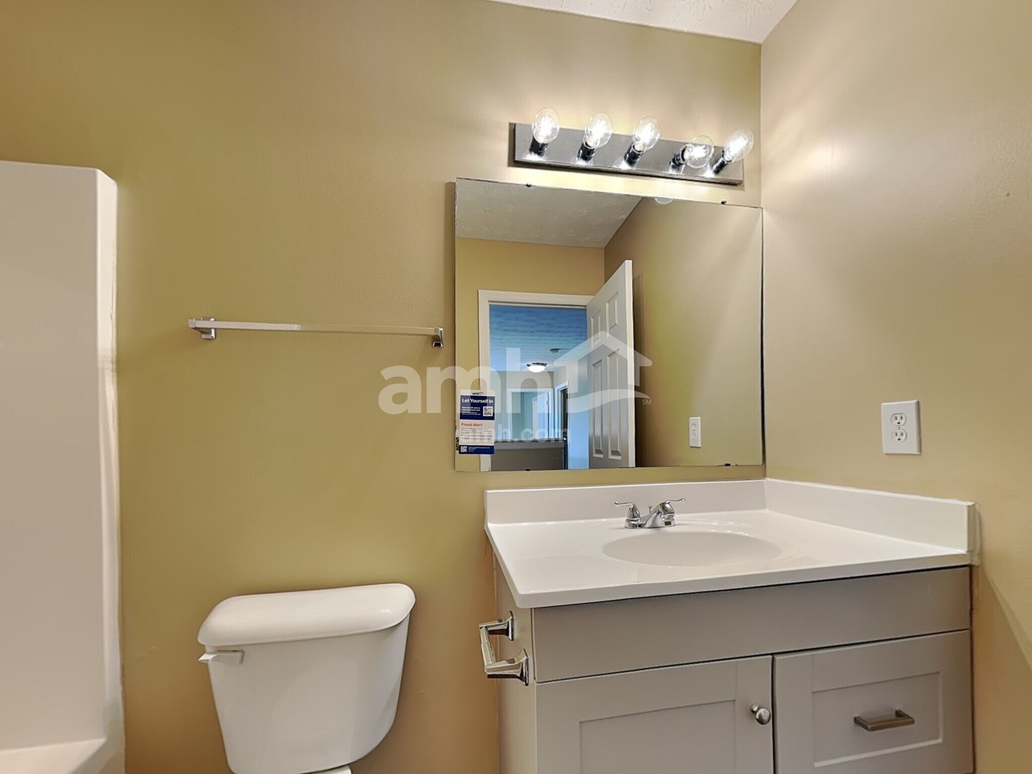 Building Photo - 138 Thompson St