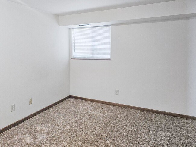 Building Photo - 525 N Blackhawk Blvd
