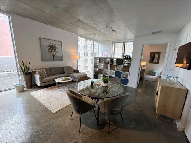 Building Photo - 151 SE 1st St