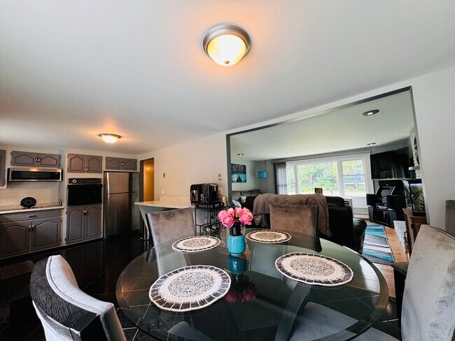 Building Photo - 18 Weaver St