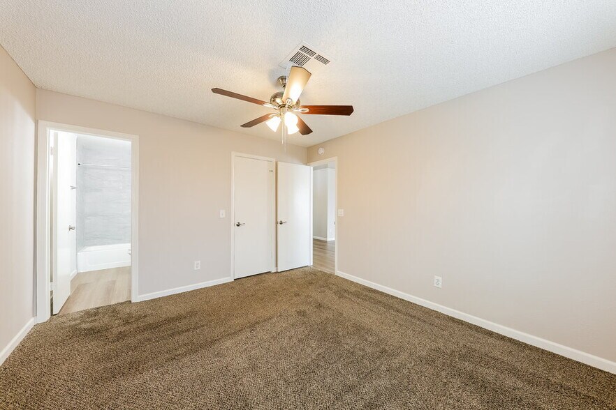 Building Photo - 515 W Montoya Ln