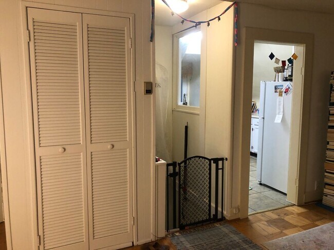 Building Photo - 720 Gladstone Ave