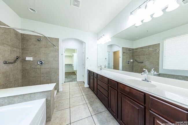 Building Photo - 12606 Texas Gold