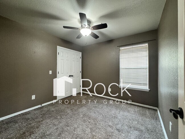 Building Photo - 4 Bedroom Home in Moore with All Appliances Included *1st Month's Rent FREE*