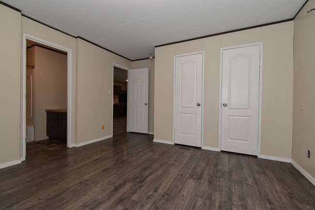 Building Photo - 550 Quail Run Cir