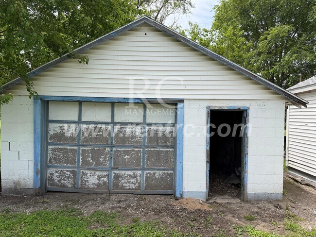 Building Photo - 1206.5 Robinson-