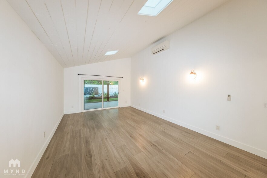 Building Photo - 13942 Mango Dr