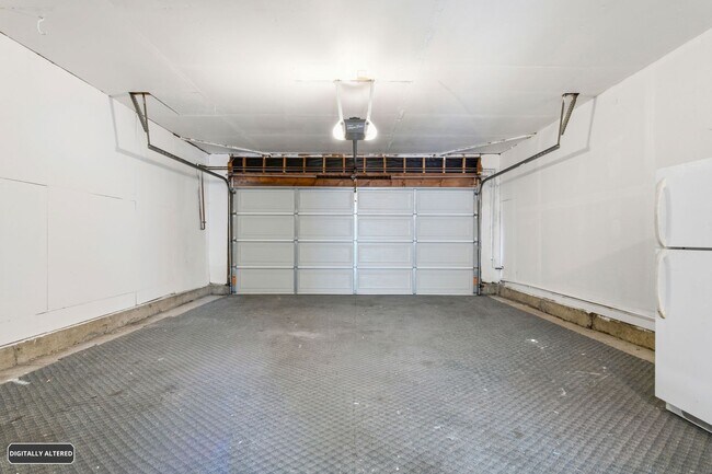 Building Photo - 800 Locust Dr