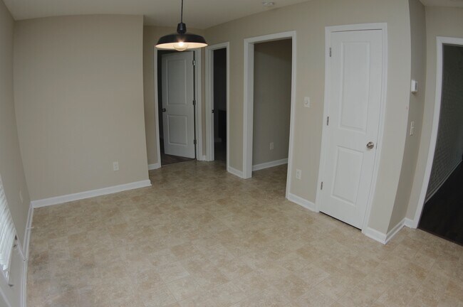 Building Photo - 129 Vermillion Dr