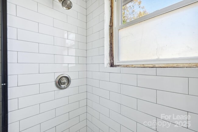 Building Photo - 1747 1st St NE