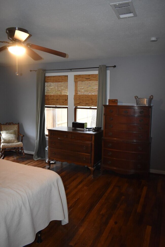 Building Photo - FULLY Renovated home in Historic Temple Neighborhood!