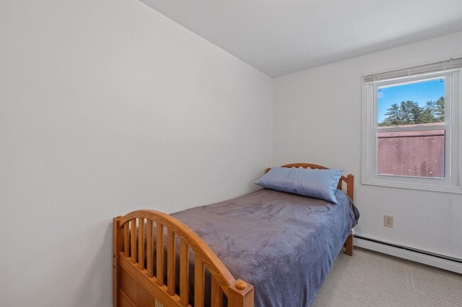 Building Photo - 36 Lark St