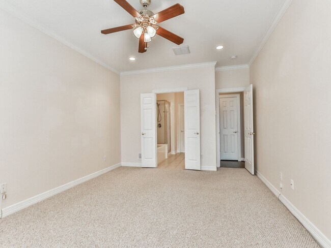 Building Photo - FORE Bedrooms in Del Lago!