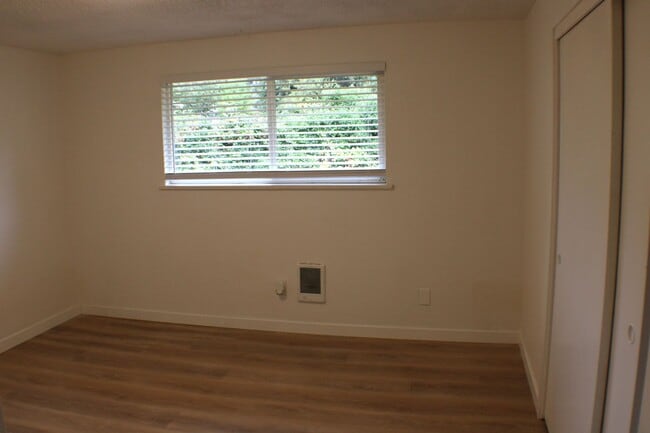 Building Photo - Updated 2 Bedroom Duplex with Garage and P...
