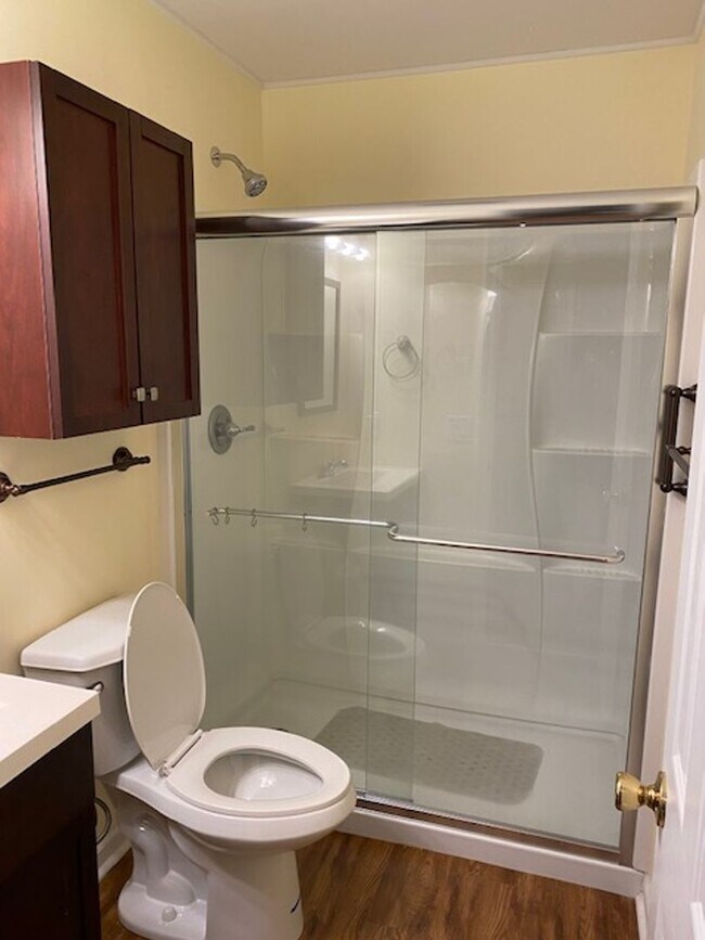 Building Photo - Colonial Circle