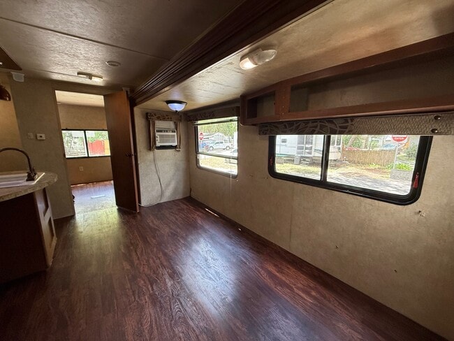 Building Photo - 2515