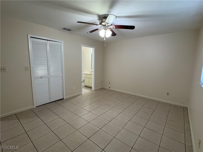 Building Photo - 727 SW 39th St