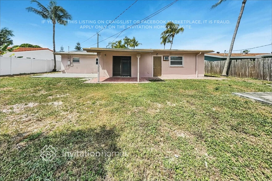 Building Photo - 458 NE 38th St