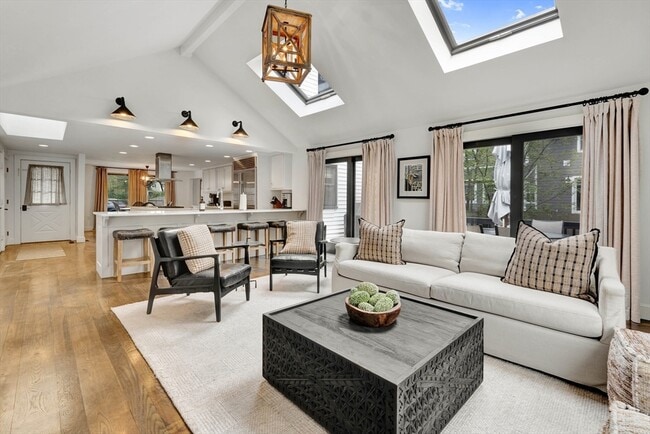 Building Photo - 167 Summer St