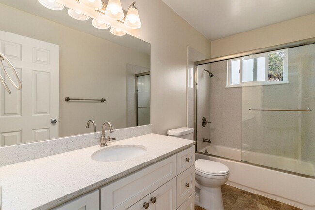 Building Photo - 1072 Park Ave