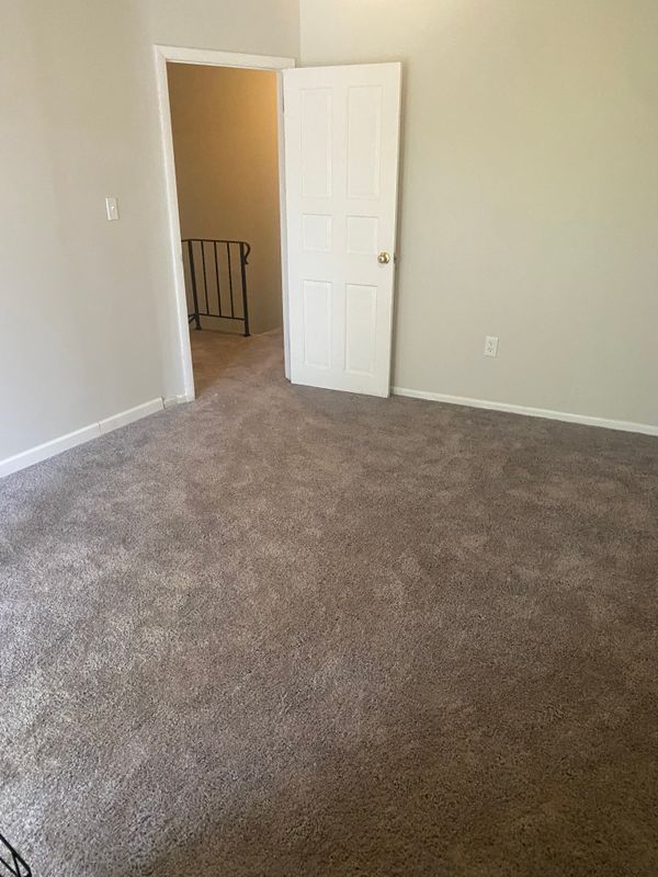 Building Photo - 1424 Boxwood Dr