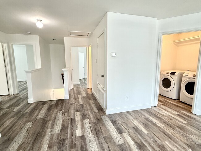 Building Photo - 529 W Metcalfe St