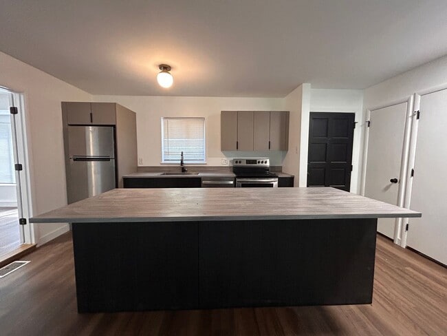 Building Photo - 3357 S Flamingo Way