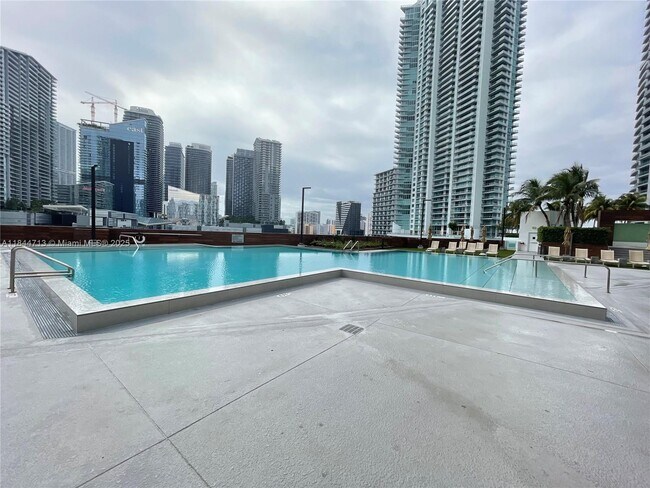 Building Photo - 350 S Miami Ave
