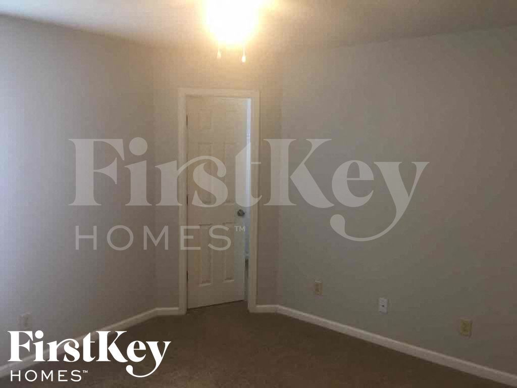 Building Photo - 5702 N Jefferson Dr