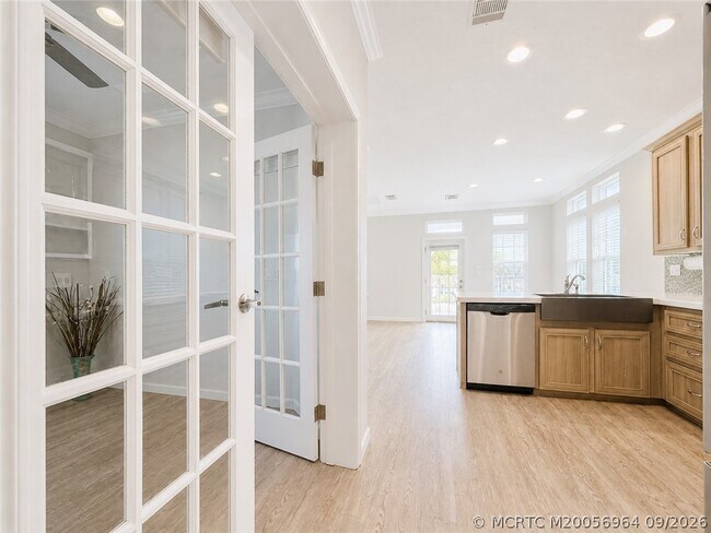 Building Photo - 252 NE Ebbtide Way