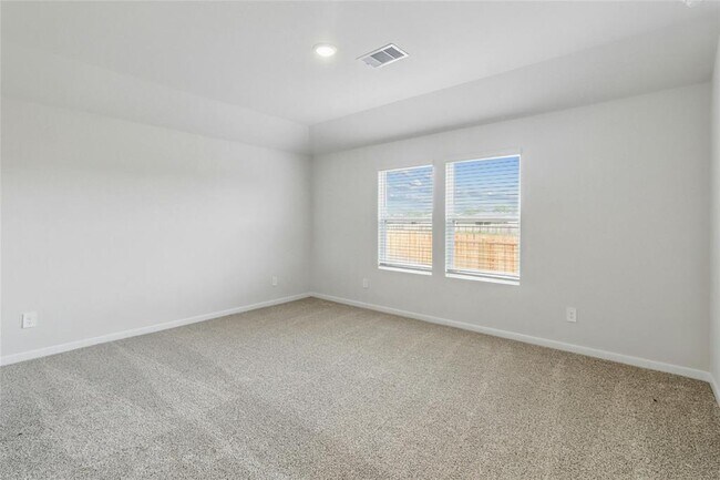 Building Photo - 326 Darwin Pl
