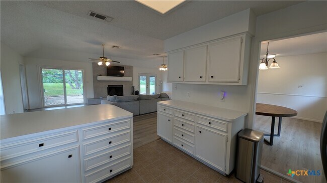 Building Photo - 2738 Oak Haven