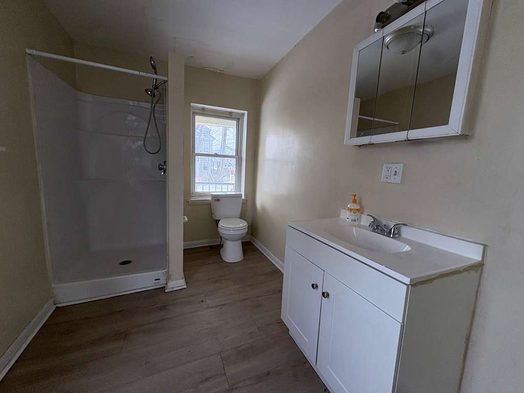 Building Photo - 320 Lenox St