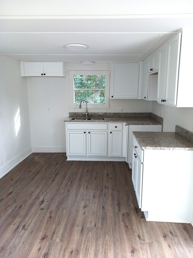 Building Photo - Nice Remodeled Two Bedroom Mobile Home for...