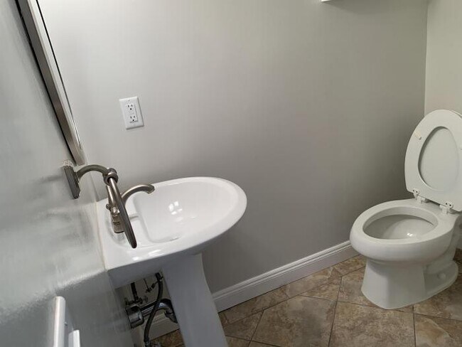 Building Photo - 3 bedroom in San Francisco CA 94116