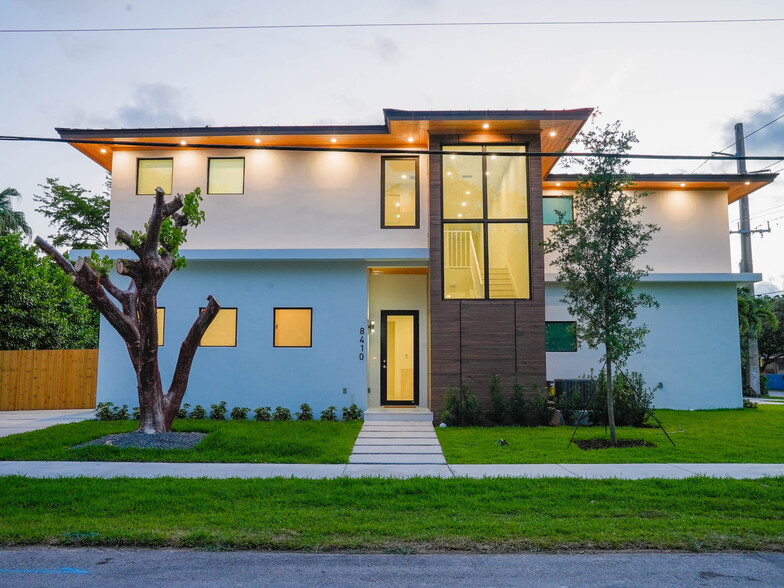Building Photo - 8400 SW 65th Ave