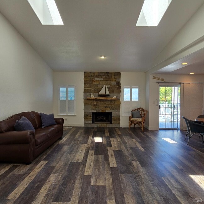 Building Photo - 298 White Sands Dr
