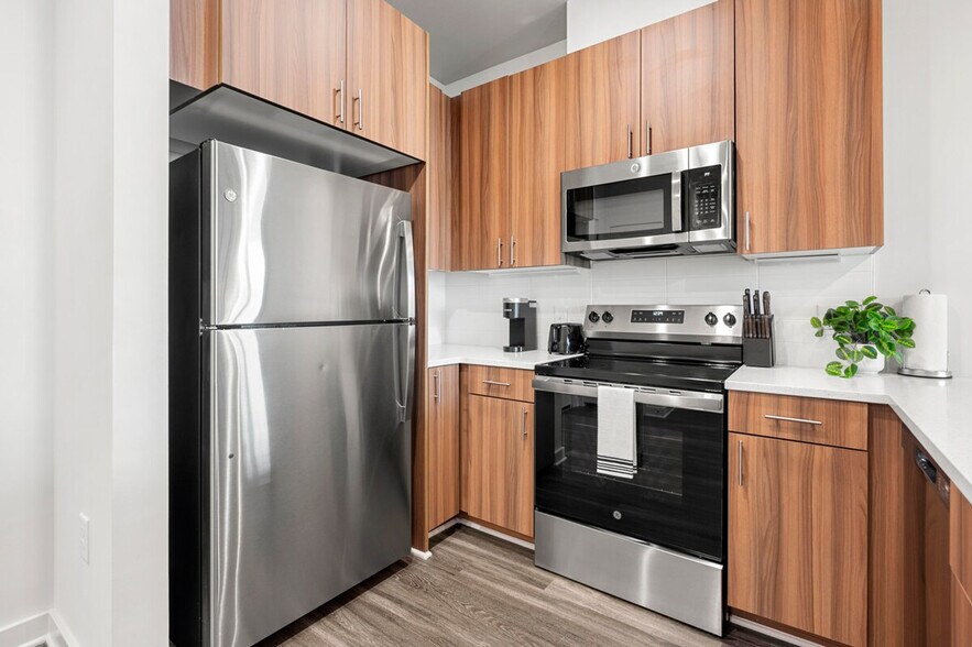 Building Photo - 2048 Bolton Dr NW