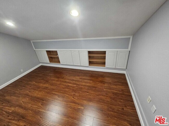 Building Photo - 290 Ridgeton Ln