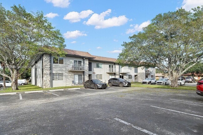 Building Photo - 6530 Lake Patricia Dr